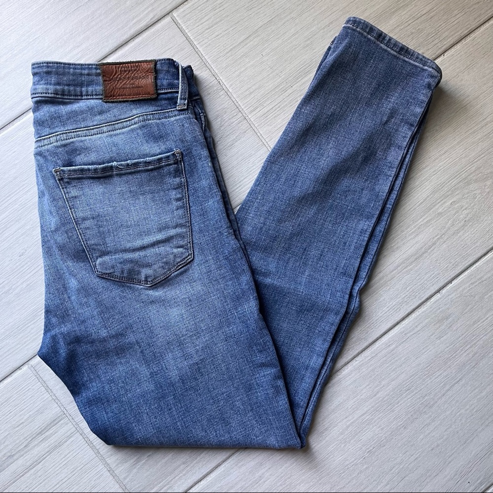 Lucky Brand Medium Washed Jeans
